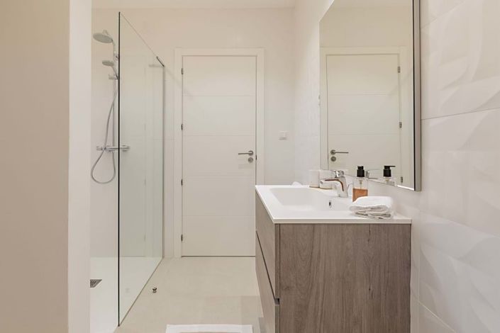 Image No.15-4 Bed Semi-Detached for sale