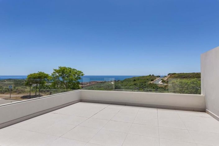 Image No.24-4 Bed Semi-Detached for sale