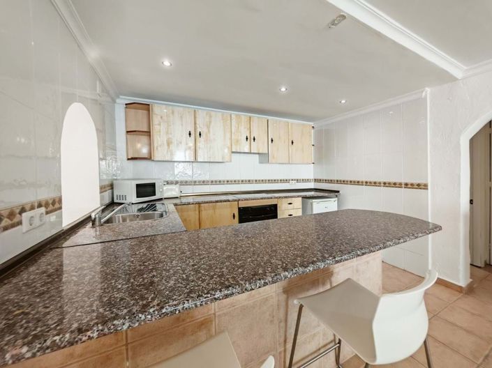 Image No.18-5 Bed Townhouse for sale