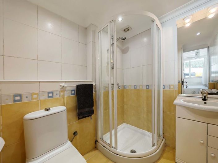 Image No.20-5 Bed Townhouse for sale