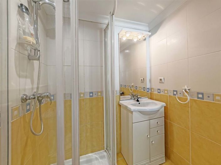 Image No.22-5 Bed Townhouse for sale