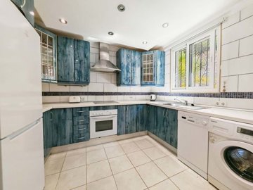 1447-639339-78d1f4f8b6655591b02d22fabb36a692d