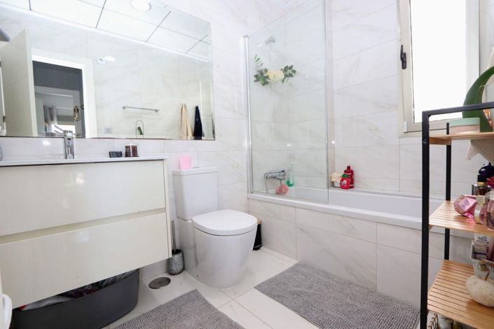 Image No.16-5 Bed Townhouse for sale