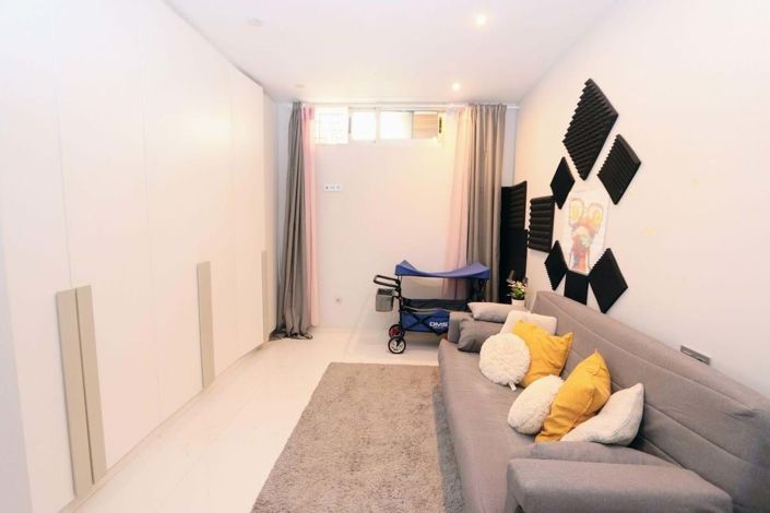 Image No.24-5 Bed Townhouse for sale