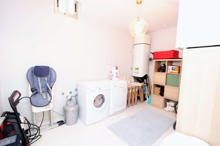 Image No.25-5 Bed Townhouse for sale