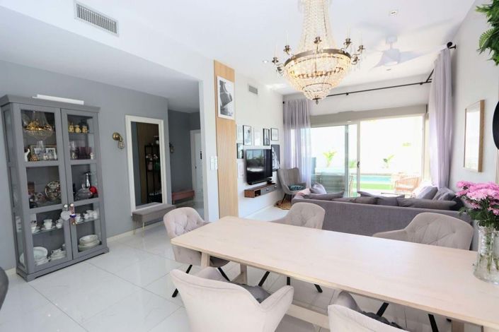 Image No.5-5 Bed Townhouse for sale