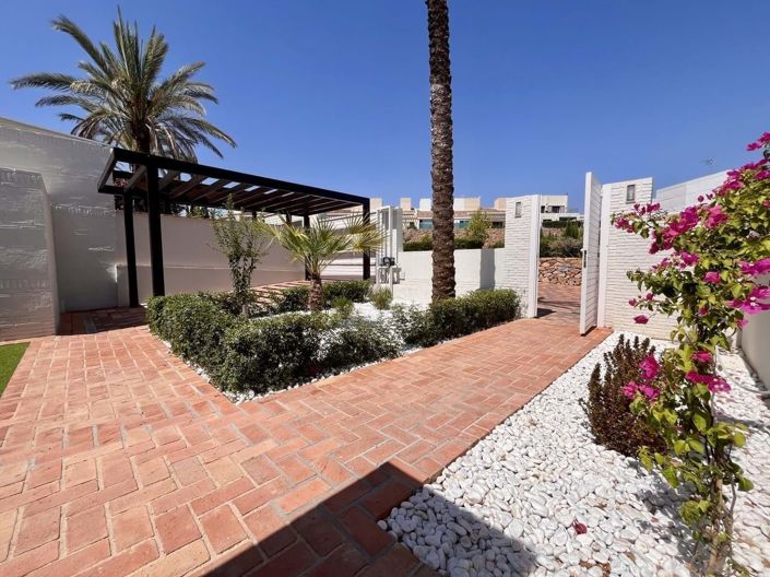 Image No.21-2 Bed Townhouse for sale