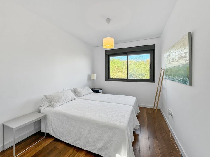 Image No.12-4 Bed Townhouse for sale