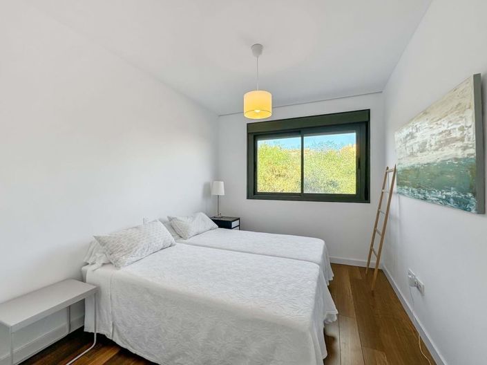 Image No.15-4 Bed Townhouse for sale