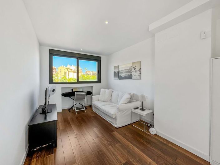 Image No.30-4 Bed Townhouse for sale