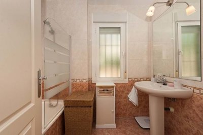 1447-642502-78d1f4f8b6655591b02d22fabb36a692d