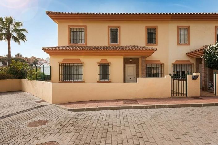 Image No.3-3 Bed Villa for sale