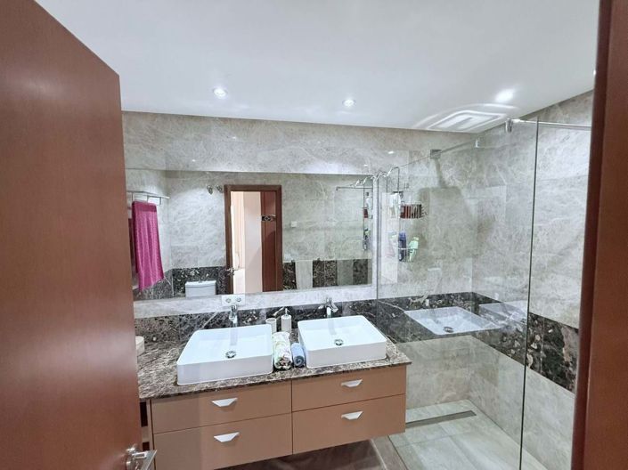 Image No.26-4 Bed Townhouse for sale