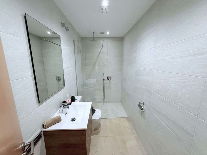 Image No.28-4 Bed Townhouse for sale