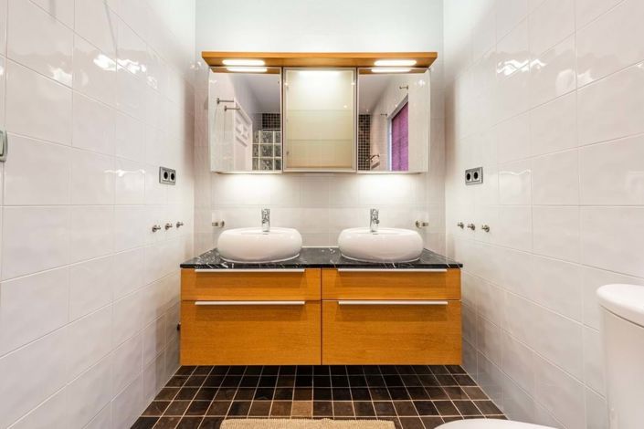 Image No.15-3 Bed Property for sale