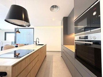 1447-643947-78d1f4f8b6655591b02d22fabb36a692d