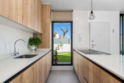 1447-643945-78d1f4f8b6655591b02d22fabb36a692d