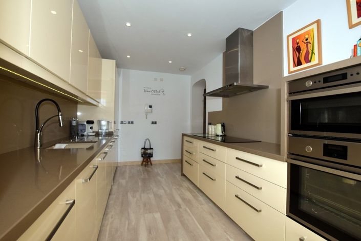 Image No.10-3 Bed Apartment for sale