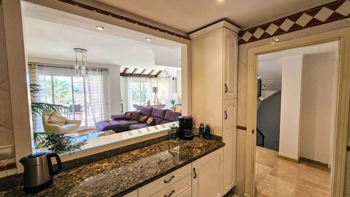 Image No.10-4 Bed Townhouse for sale