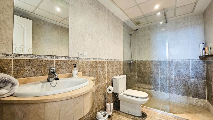 Image No.15-4 Bed Townhouse for sale