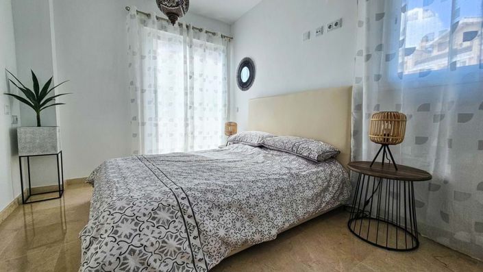 Image No.19-4 Bed Townhouse for sale