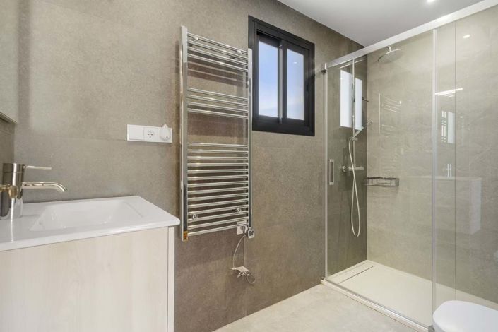 Image No.22-5 Bed Semi-Detached for sale