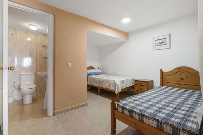 Image No.28-5 Bed Semi-Detached for sale