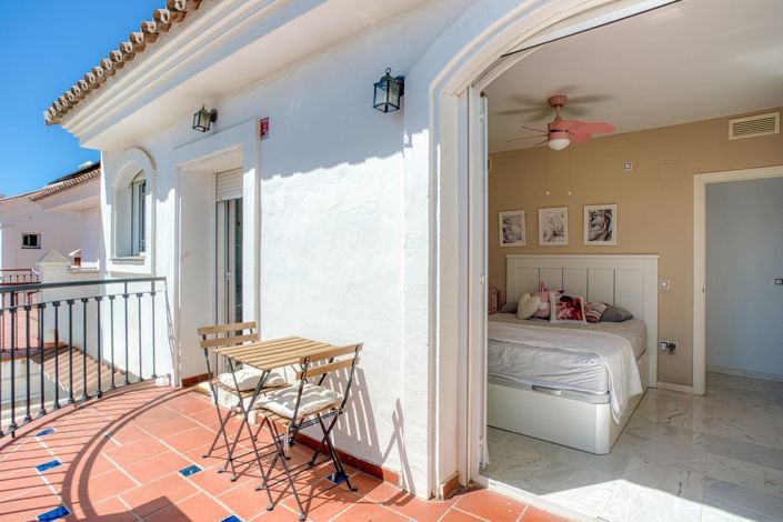 Image No.26-3 Bed Townhouse for sale