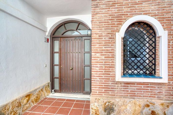 Image No.31-3 Bed Townhouse for sale