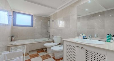 1447-644421-78d1f4f8b6655591b02d22fabb36a692d