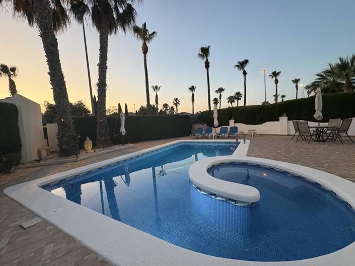 Image No.25-2 Bed Apartment for sale