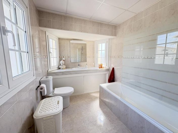 Image No.33-2 Bed Apartment for sale