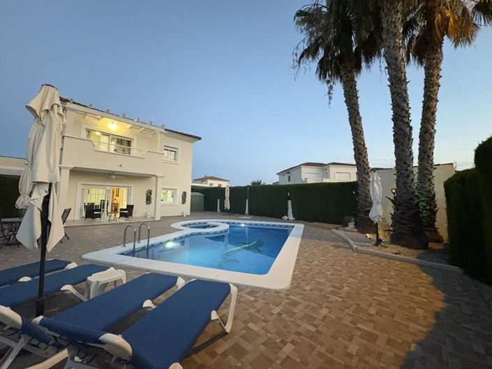 Image No.50-2 Bed Apartment for sale