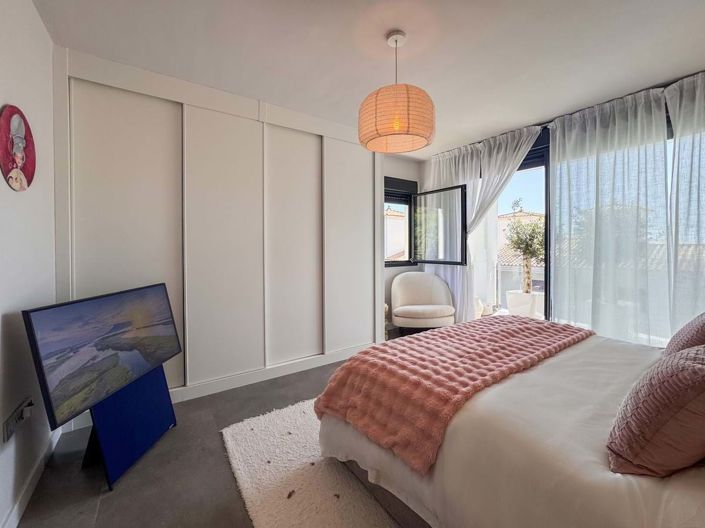 Image No.33-2 Bed Apartment for sale