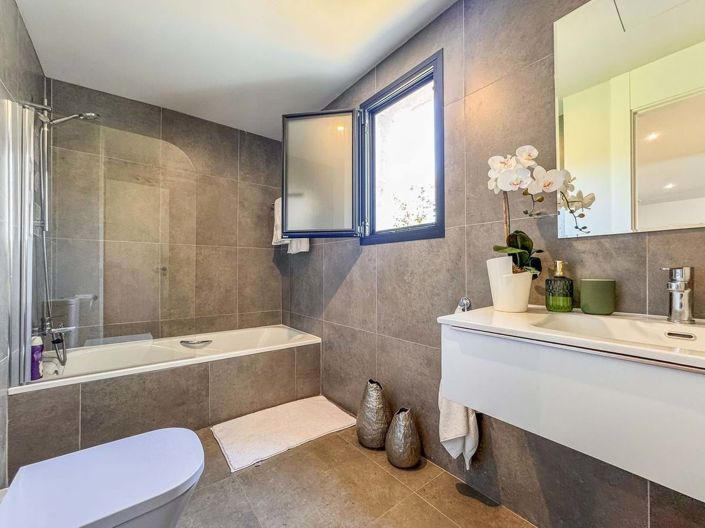 Image No.47-2 Bed Apartment for sale