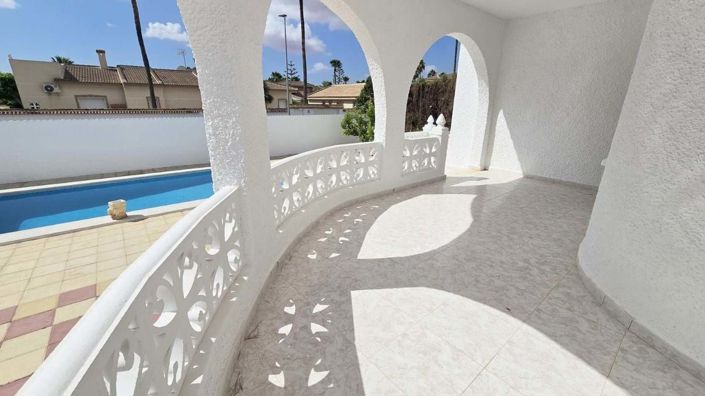 Image No.10-4 Bed Villa for sale