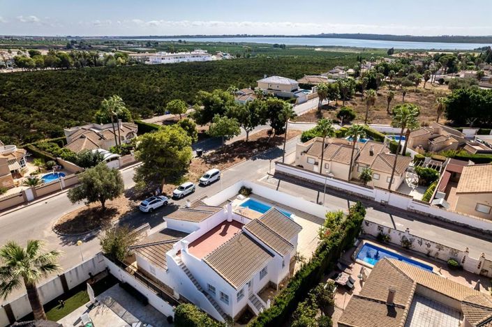 Image No.3-4 Bed Villa for sale