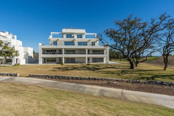 Image No.21-3 Bed Apartment for sale