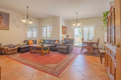 1447-645325-78d1f4f8b6655591b02d22fabb36a692d