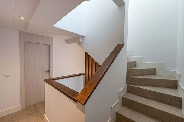 Image No.20-3 Bed Townhouse for sale