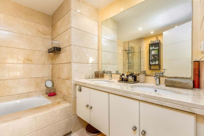 Image No.16-3 Bed Townhouse for sale