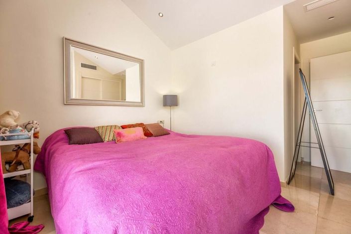 Image No.19-3 Bed Townhouse for sale