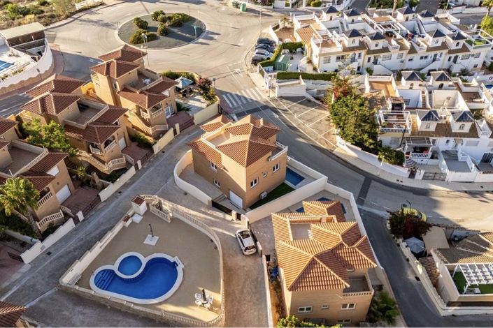 Image No.2-Villa de 4 chambres à vendre à Ciudad Quesada