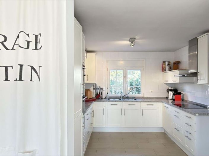 Image No.7-3 Bed Villa for sale