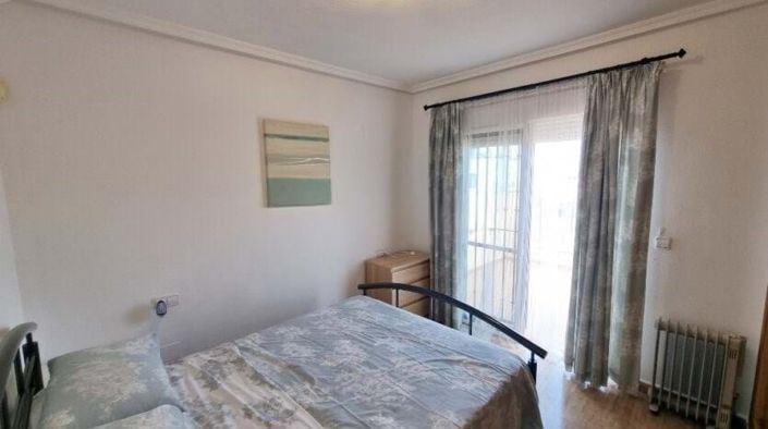 Image No.17-4 Bed Townhouse for sale