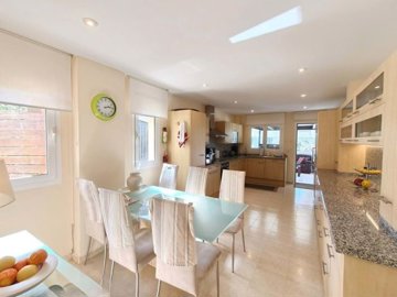 1447-646620-78d1f4f8b6655591b02d22fabb36a692d