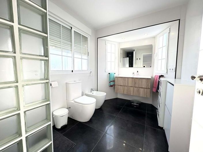 Image No.26-3 Bed Villa for sale