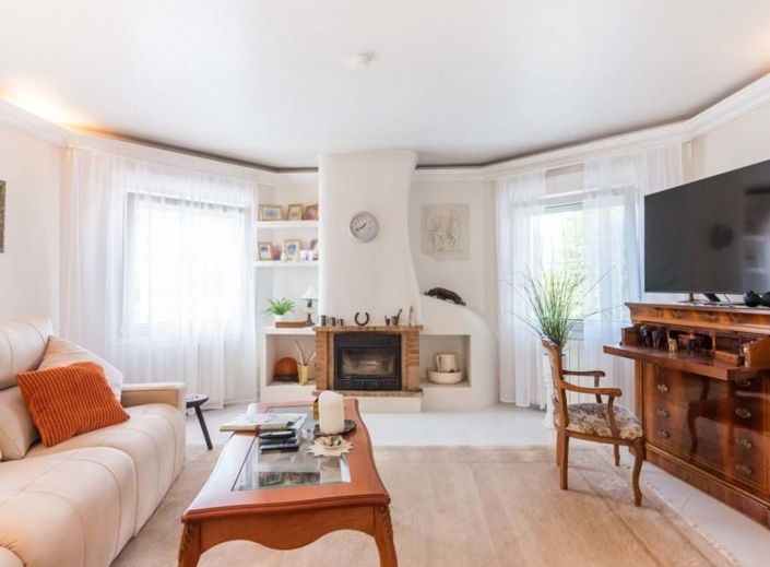 Image No.10-2 Bed Villa for sale