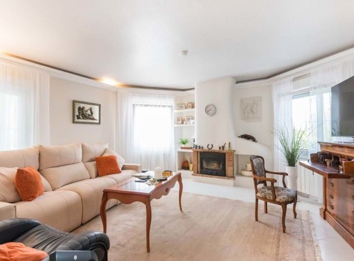 Image No.9-2 Bed Villa for sale