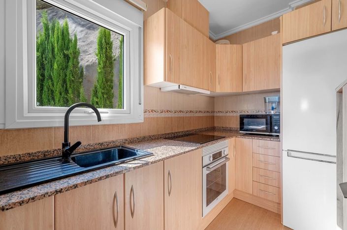 Image No.18-2 Bed Townhouse for sale